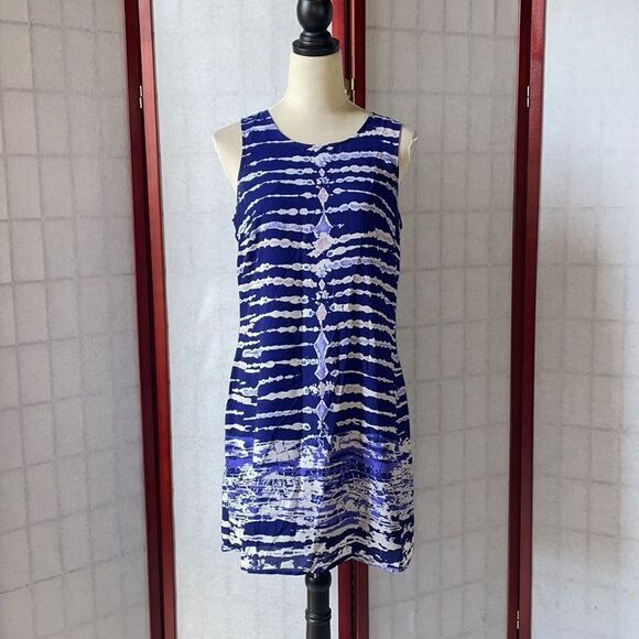 Saint Tropez West Blue and White Designed Shift Dress (Size: 6) - Picture 4 of 16